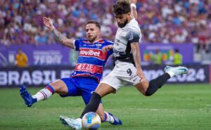 O Corinthians busca ampliar sua vantagem na partida decisiva contra o Fortaleza, enquanto o time cearense tenta reverter o placar nas quartas de final da Copa Sul-Americana, em um confronto intenso e cheio de emoções.